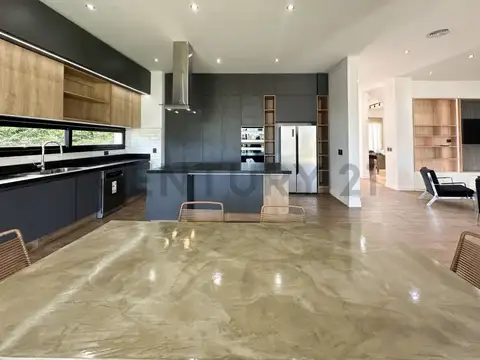 CASA EN VENTA EL YACHT 7 AMB AL RIO