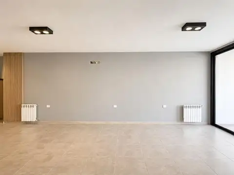 Casa en Alquiler con 3 cocheras