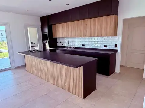 Casa en Alquiler en Puertos, USD 2.400