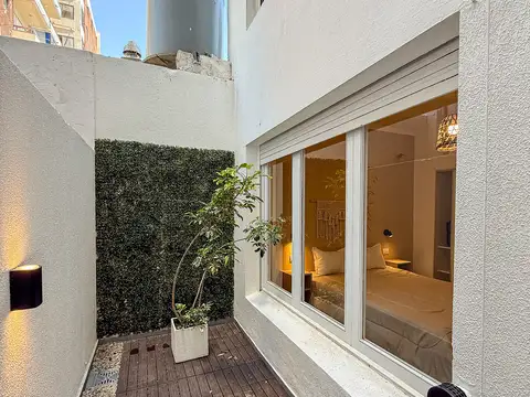 2 AMBIENTES CON 2 PATIOS. RIVADAVIA Y MITRE.