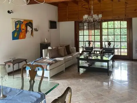 Casa en Venta con 2 cocheras