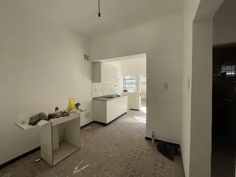 Casa 4 ambientes con 1 baño