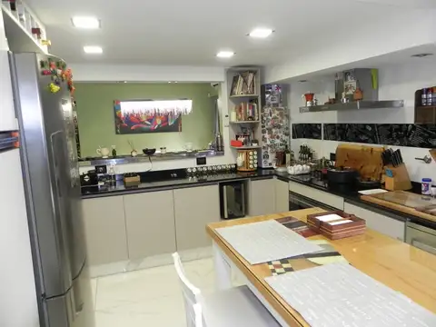 ESPECTACULAR 3 AMBIENTES AL FRENTE EN ESQUINA MUY LUMINOSO