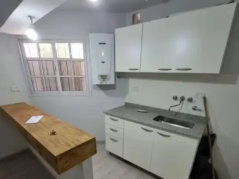 Méndez De Andes 700, Piso Pb