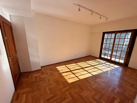 Excelente dpto de 3 ambientes muy luminoso