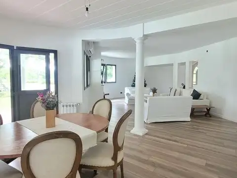 Casa 4 ambientes con 2 baños