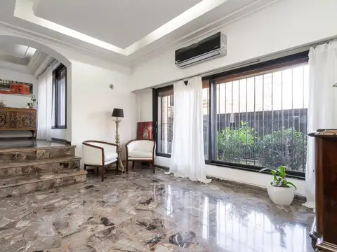 Casa en Venta con 3 cocheras