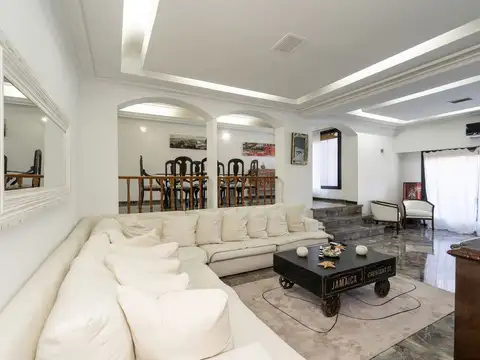 Casa 5 ambientes con 4 baños