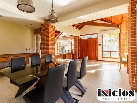 Hermosa Casa en Barrio Exclusivo - C1017