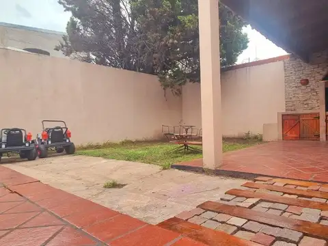 CASA 2 DORMITORIOS VENTA BANFIELD APTA CRÉDITO