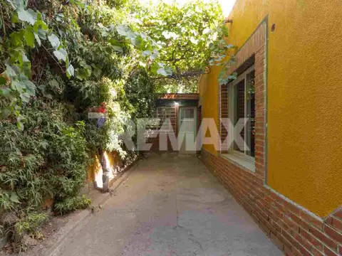 Casa 8 ambientes con 4 baños