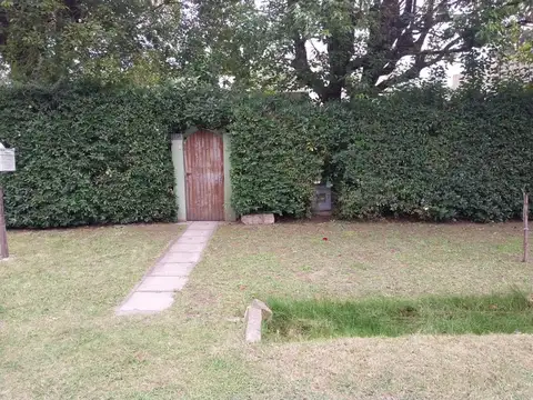 Casa en venta - 2 Dormitorios 1 Baño - 246Mts2 - City Bell