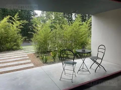 Casa al agua en barrio La laguna -Rincón de Milberg