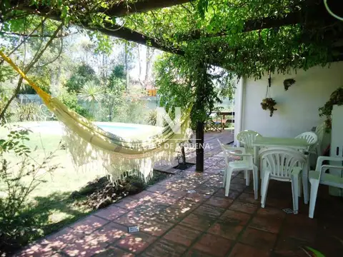 Casa 4 ambientes con 2 baños