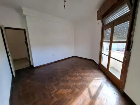 Av. Crovara 307 , Piso 2