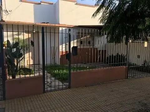 PH AL FRENTE CON COCHERA BAJO EL VALOR 