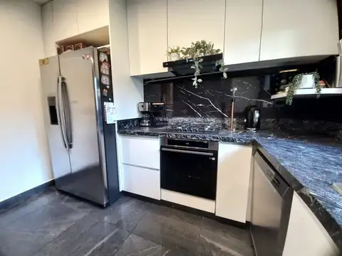 Venta Casa 4 Amb Devoto con Parque, Piscina, Coche