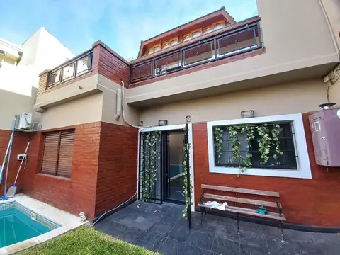 Casa 4 ambientes con 2 baños