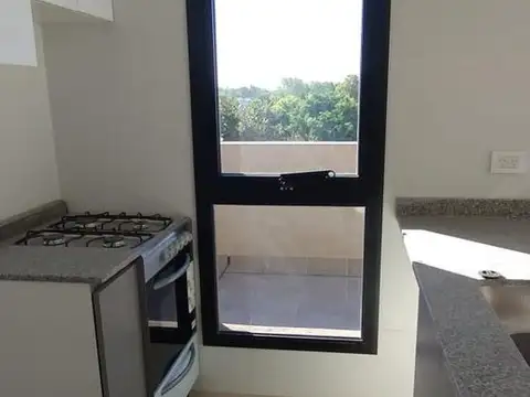 Monoambiente amplio tipo loft, con terraza y parrilla propia