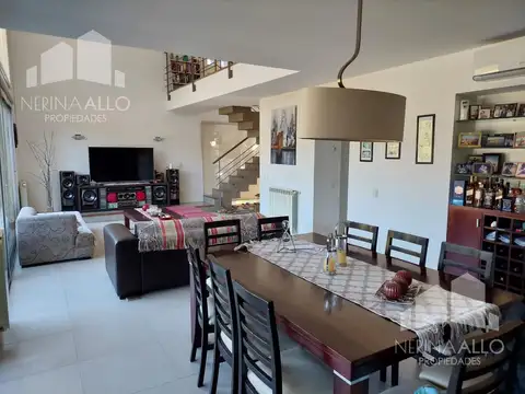 Casa 5 ambientes con 2 baños