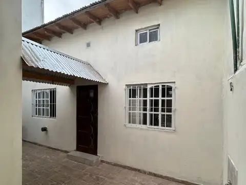 Casa en Alquiler con 1 cochera
