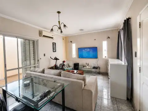 CASA SEMIAMOBLADA, 3 DORMITORIOS. SANTA LUCIA