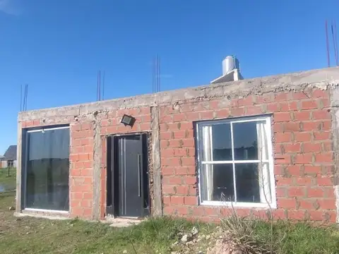 CASA EN VENTA SAN MIGUEL DEL MONTE 4 AMBIENTES