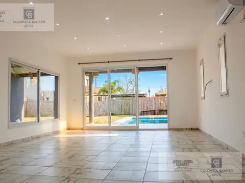 Casa en Venta con 2 cocheras