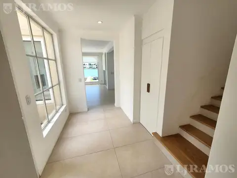 Casa en Alquiler en Villanueva, USD 3.100