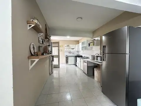 Casa 5 ambientes con 3 baños