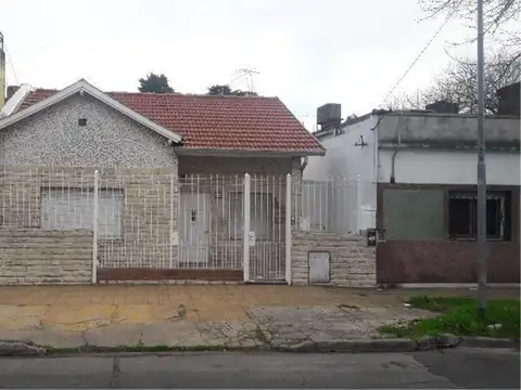SAN ANDRÉS  CASA 4 AMB. S/LOTE PROPIO. PATIO C/JARDÍN- TZA.