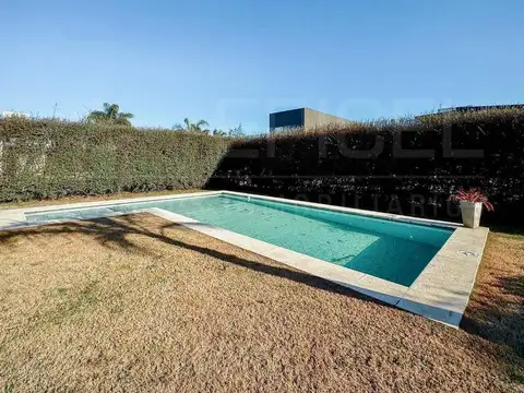 Casa en Venta en Los Naranjos, USD 330.000