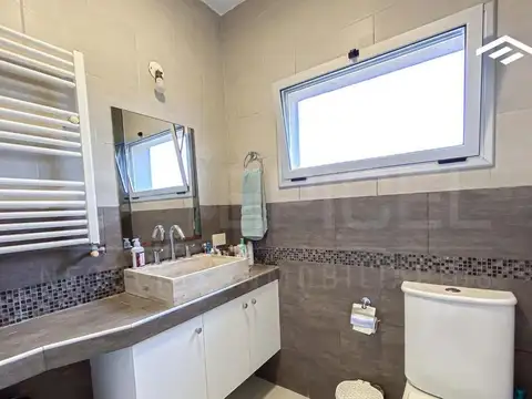 Nuevoingreso! Casa a la venta en Los Naranjos!