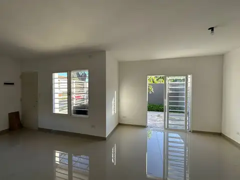 VENTA DUPLEX 3 AMBIENTES EN EZPELETA