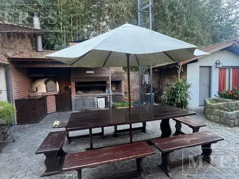 Casa en Venta con 2 cocheras