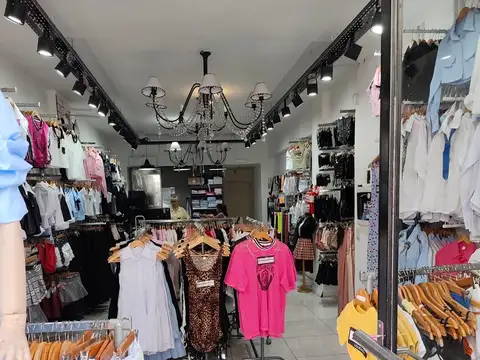 Local en Alquiler en Flores Norte, $ 4.000.000