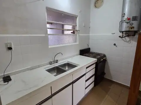 Depto Tipo Casa en Alquiler en Remedios de Escalada, $ 700.000