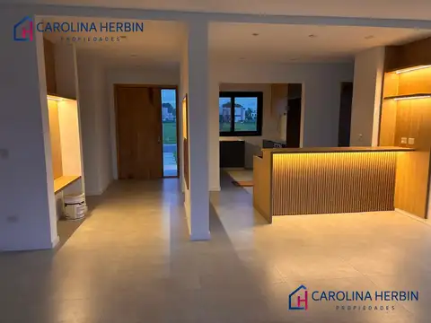 Casa 4 ambientes con 2 baños