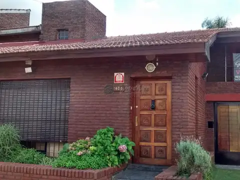 HERMOSA PROPIEDAD en Venta en ZÁRATE OPORTUNIDAD permuta Residencial CHALET