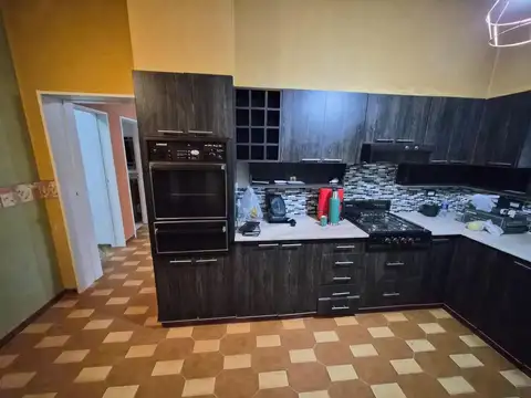 Hermosa casa en San Miguel, cuatro ambientes