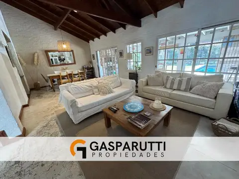 Casa 5 ambientes con 4 baños