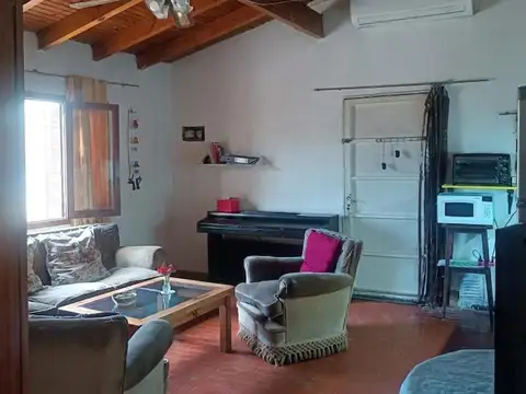 Casa 5 ambientes con 1 baño