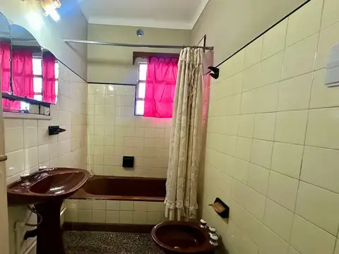 VENTA CASA 3 AMBIENTES CON JARDIN QUILMES