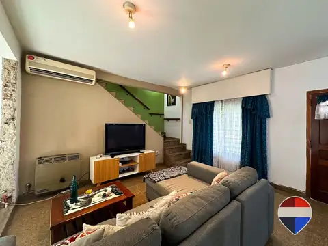 Casa 5 ambientes con 2 baños