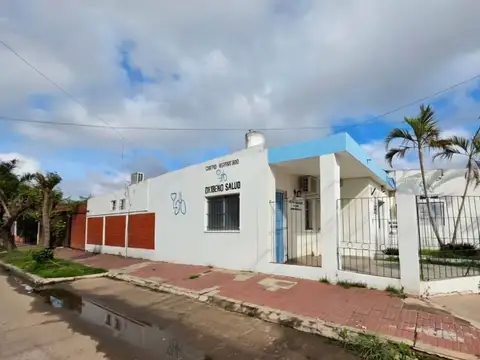 VENDO CASA | Ubicación privilegiada sobre Av Rolon
