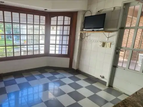 Casa en Alquiler con 2 cocheras