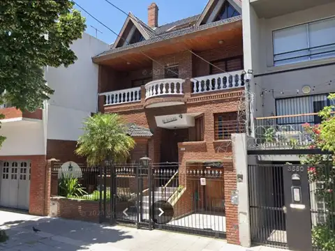 Importante casa en alquiler en Coghlan tipo chalet