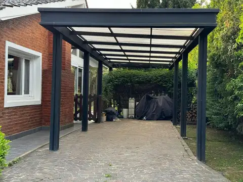 Casa en Venta con 2 cocheras