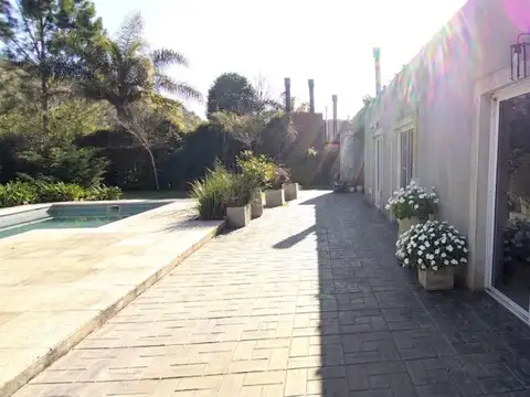 Casa en Venta en El Cazal, USD 190.000