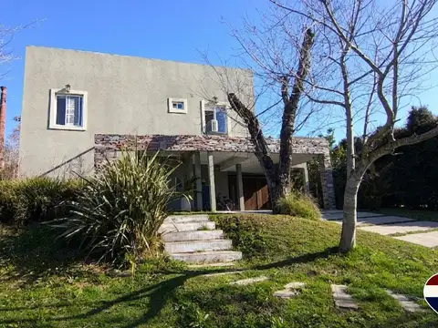 Casa en Venta con 2 cocheras
